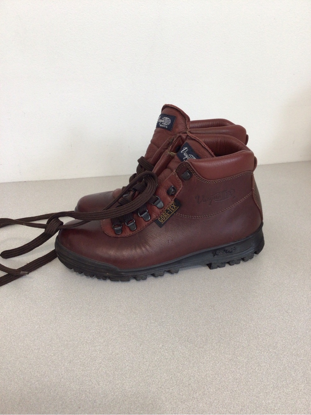 VASQUE WOMENS GORE TEX LEATHER HIKING BOOTS SIZE 8M WATERPROOF COWHIDE EXCELLENT - Picture 8 of 8